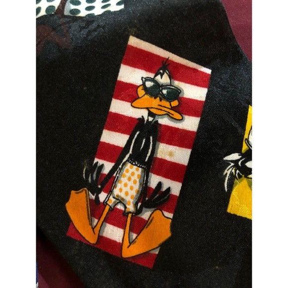 Vintage 1995 Looney Tunes Necktie Featuring Several Greats: Pepe, Daffy, Bugs… - Picture 10 of 12